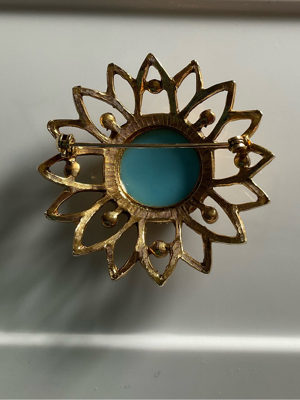Vintage Gold Tone Sunburst Brooch Turquoise Accent Floral Mandala Pin - Picture 3 of 3